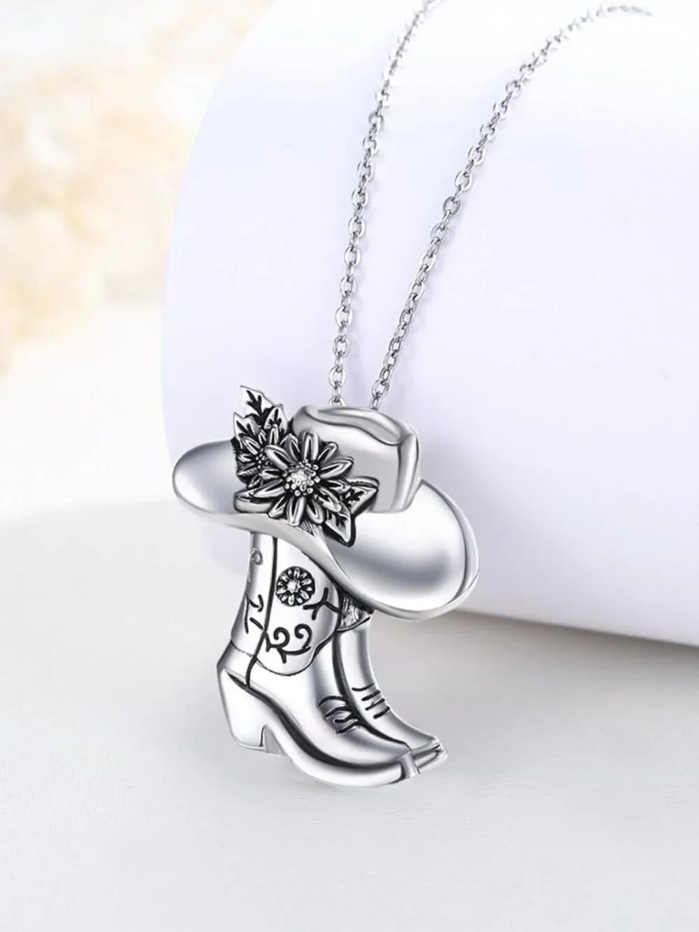 Women's Boot A Sterling Turquoise Pendant Highland Cow Skull Western Necklace